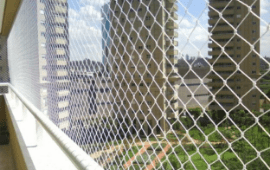Rede de proteção instalada em sacada de apartamento no Rio de Janeiro
