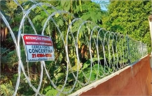 Concertina instalada em residência pela Cerca Forte RJ